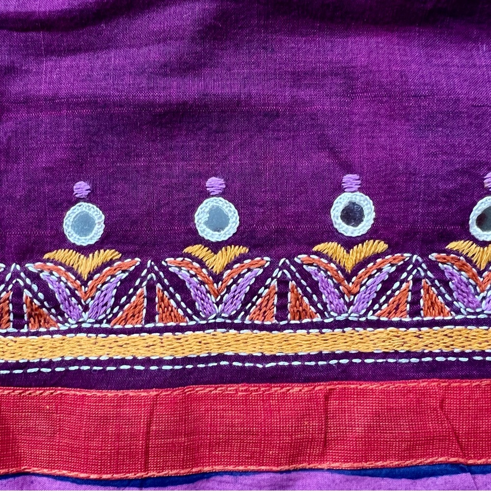 Udd brand hand woven hand reeled hand batik kantha saree with mirrors - Picture 6 of 10